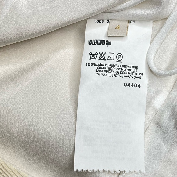 Valentino 𑁍 Chic Rose Lace Appliqué Ribbed Wool Pencil Skirt 𑁍 Cream 𑁍 4 - Picture 10 of 16